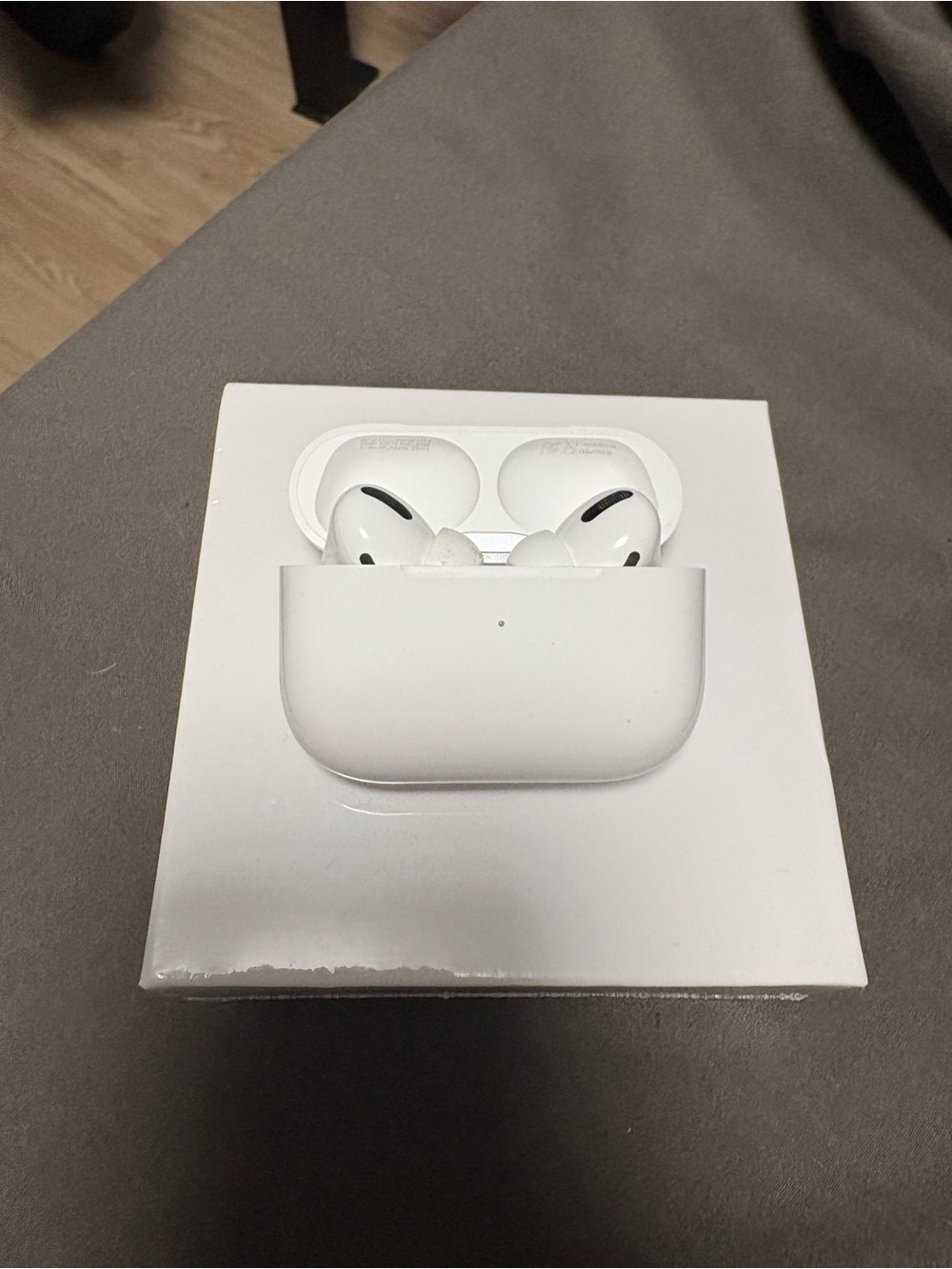 Apple AirPods Pro (White) with Wireless Charging Case